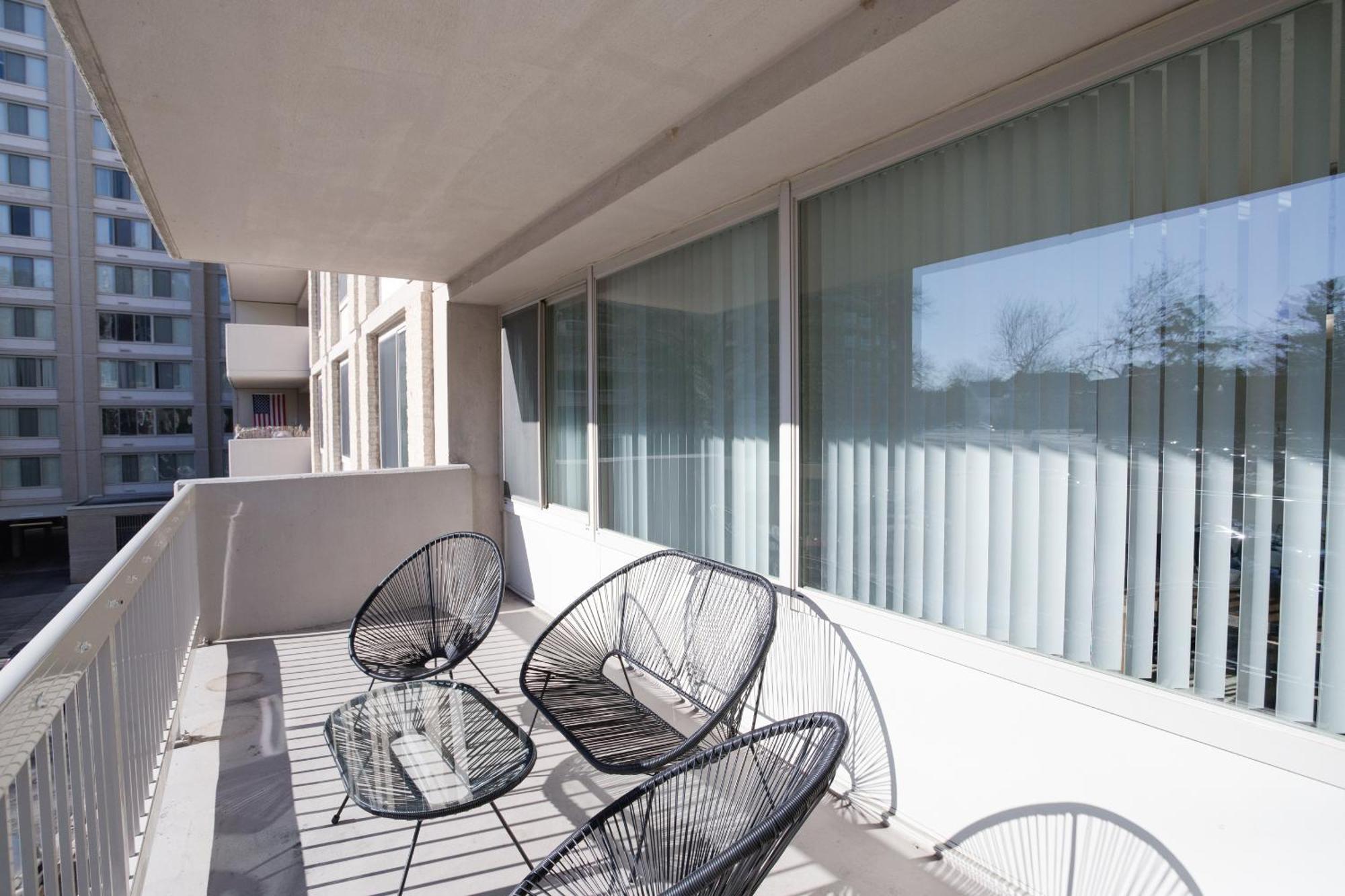 Spacious 2 Bedrooms Apt @Crystal City With Gym Arlington Bagian luar foto