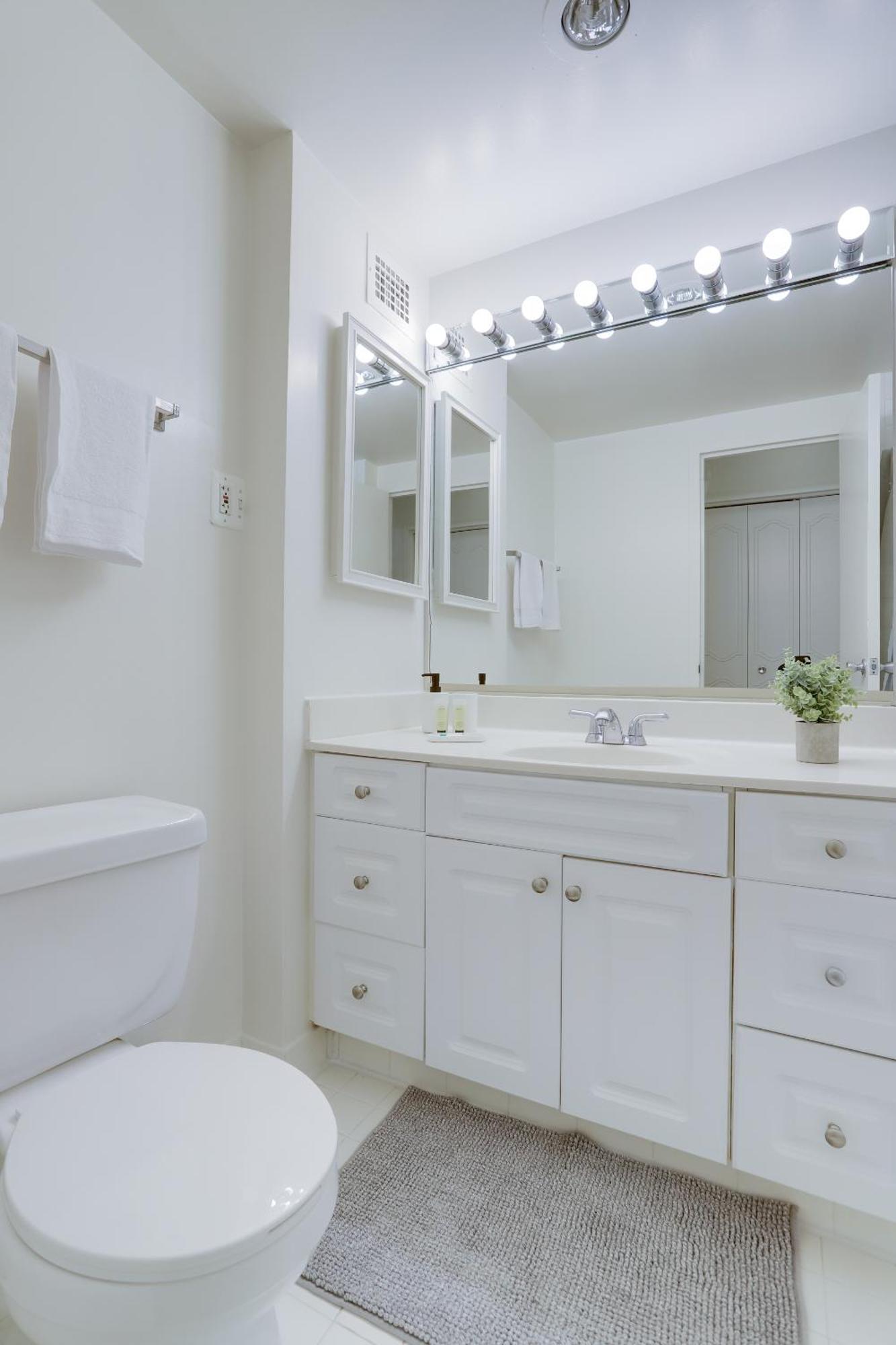 Spacious 2 Bedrooms Apt @Crystal City With Gym Arlington Bagian luar foto