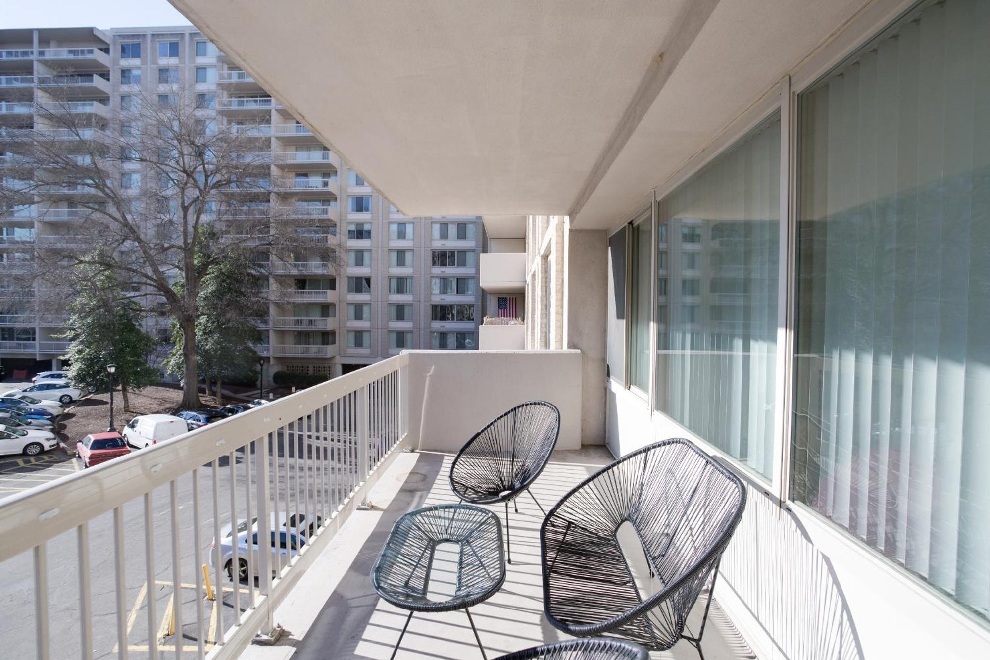 Spacious 2 Bedrooms Apt @Crystal City With Gym Arlington Bagian luar foto