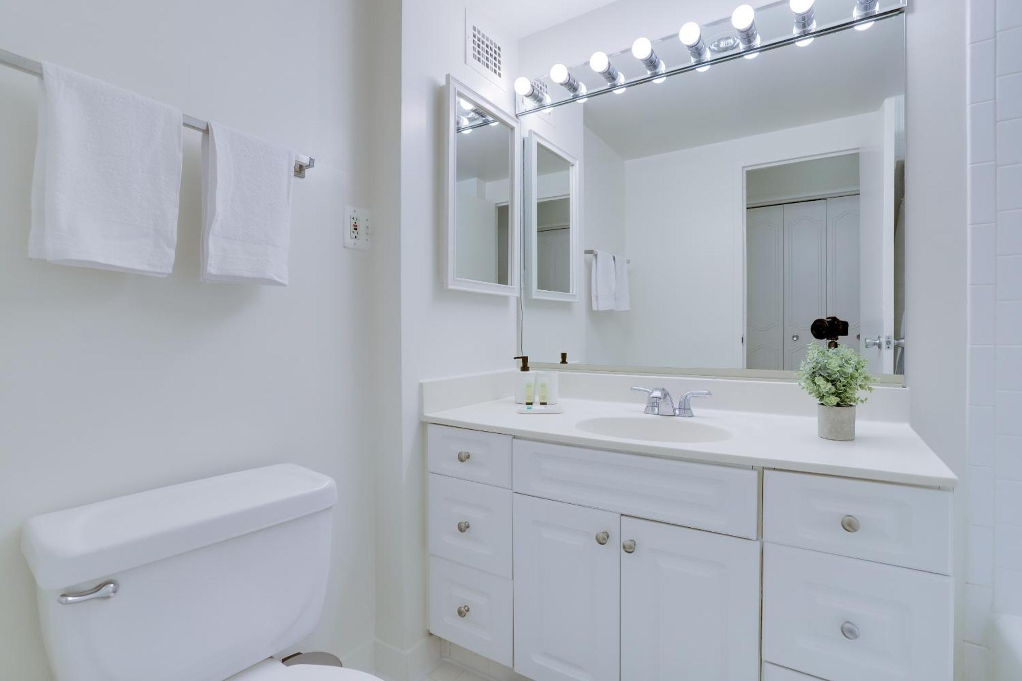 Spacious 2 Bedrooms Apt @Crystal City With Gym Arlington Bagian luar foto