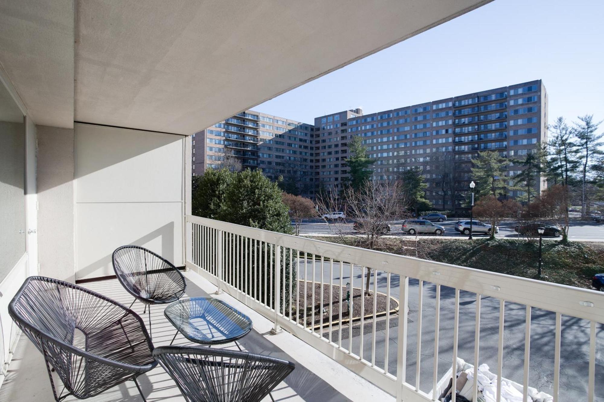 Spacious 2 Bedrooms Apt @Crystal City With Gym Arlington Bagian luar foto